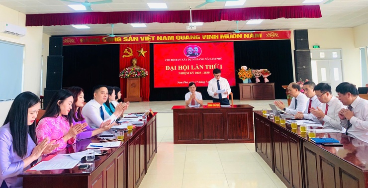 Xây dựng đội ngũ cán bộ Ban xây dựng Đảng xã Nam Phù có bản lĩnh, năng lực, đáp ứng yêu cầu, nhiệm vụ trong tình hình mới- Ảnh 4.