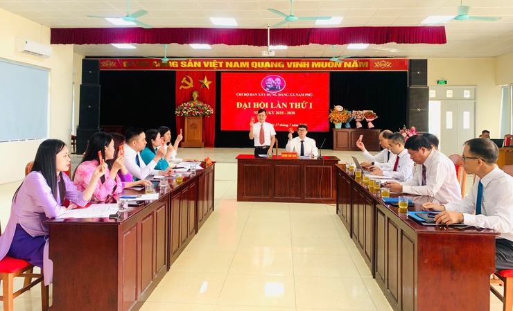 Xây dựng đội ngũ cán bộ Ban xây dựng Đảng xã Nam Phù có bản lĩnh, năng lực, đáp ứng yêu cầu, nhiệm vụ trong tình hình mới- Ảnh 7.