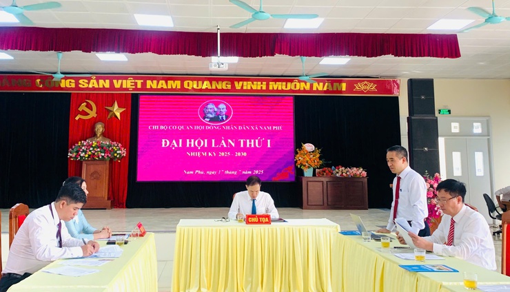 Chi bộ cơ quan HĐND xã Nam Phù phát huy tốt vai trò của cơ quan dân cử, thực sự đại diện cho ý chí và nguyện vọng của Nhân dân.- Ảnh 6.