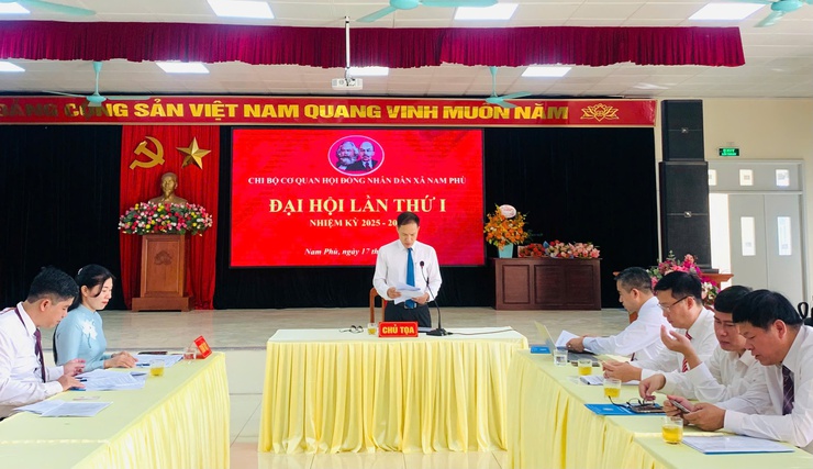 Chi bộ cơ quan HĐND xã Nam Phù phát huy tốt vai trò của cơ quan dân cử, thực sự đại diện cho ý chí và nguyện vọng của Nhân dân.- Ảnh 3.