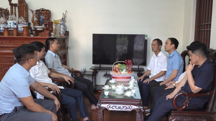 Lãnh đạo xã Minh Châu thăm, tặng quà Mẹ liệt sĩ và các đồng chí nguyên lãnh đạo xã nhân dịp 27/7- Ảnh 7.
