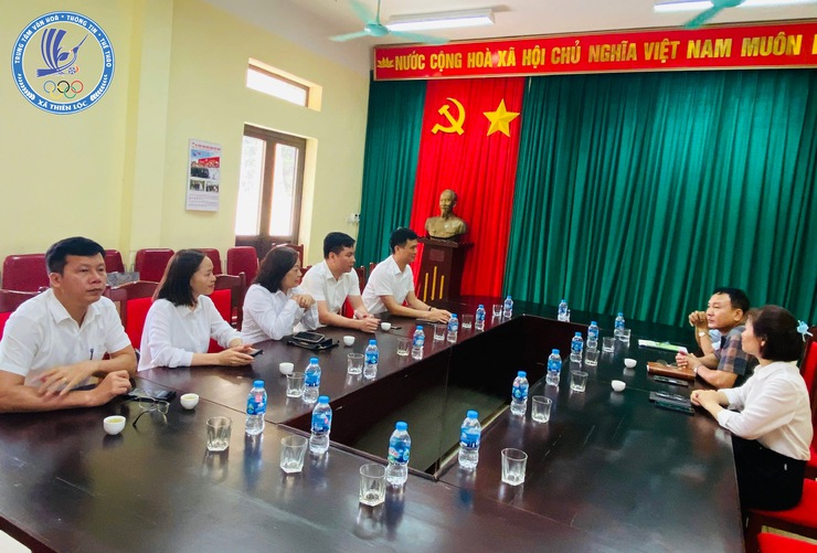 ĐỒNG CHÍ CHỦ TỊCH UBND XÃ THIÊN LỘC LÀM VIỆC VỚI CÁC THÔN TRÊN ĐỊA BÀN XÃ: LẮNG NGHE KHÓ KHĂN, THÁO GỠ VƯỚNG MẮC- Ảnh 1.