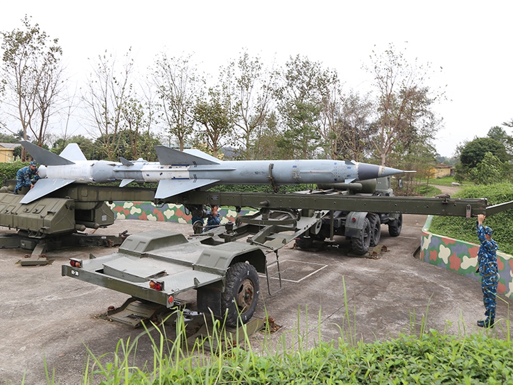 TRUNG ĐOÀN 236 TỔ CHỨC LỄ ĐÓN NHẬN HUÂN CHƯƠNG BẢO VỆ TỔ QUỐC HẠNG NHÌ; KỶ NIỆM 60 NĂM NGÀY RA QUÂN ĐÁNH THẮNG TRẬN ĐẦU CỦA BỘ ĐỘI TÊN LỬA (24/7/1965-24/7/2025).- Ảnh 6.