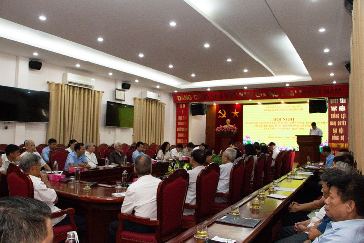 Chương Mỹ xin ý kiến cán bộ chủ chốt đóng góp vào dự thảo văn kiện Đại hội đại biểu Đảng bộ phường Chương Mỹ lần thứ I, nhiệm kỳ 2025-2030- Ảnh 2.