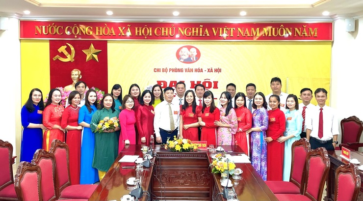 Đại hội Chi bộ Phòng Văn hóa - Xã hội, nhiệm kỳ 2025 - 2030: Dân chủ - Đoàn kết - Đổi mới - Phát triển- Ảnh 7.