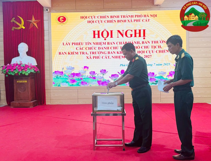 Hội Cựu chiến binh xã Phú Cát lấy phiếu tín nhiệm nhân sự tham gia Ban Chấp hành Hội nhiệm kỳ 2022-2027- Ảnh 3.