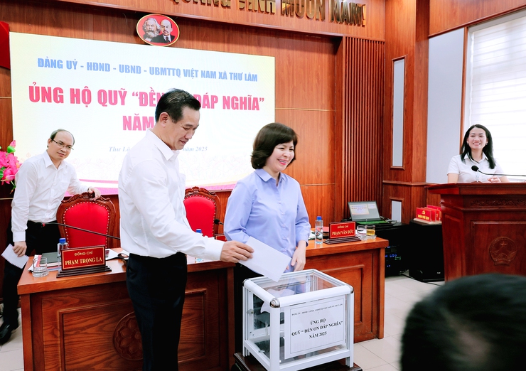 Đảng ủy- HĐND- UBND- UBMTTQ Việt Nam xã Thư Lâm tổ chức ủng hộ quỹ “ Đền ơn đáp nghĩa năm 2025”.- Ảnh 1.
