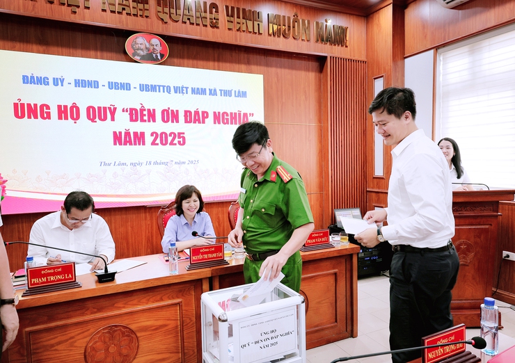 Đảng ủy- HĐND- UBND- UBMTTQ Việt Nam xã Thư Lâm tổ chức ủng hộ quỹ “ Đền ơn đáp nghĩa năm 2025”.- Ảnh 4.