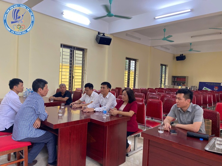 ĐỒNG CHÍ CHỦ TỊCH UBND XÃ THIÊN LỘC LÀM VIỆC VỚI CÁC THÔN TRÊN ĐỊA BÀN XÃ: LẮNG NGHE KHÓ KHĂN, THÁO GỠ VƯỚNG MẮC- Ảnh 4.