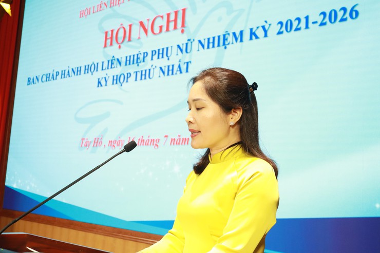 Kỳ họp lần thứ Nhất Ban chấp hành Hội LHPN phường Tây Hồ, nhiệm kỳ 2021-2026: Tăng cường đi cơ sở, nắm bắt từng khu vực để củng cố công tác Hội- Ảnh 4.