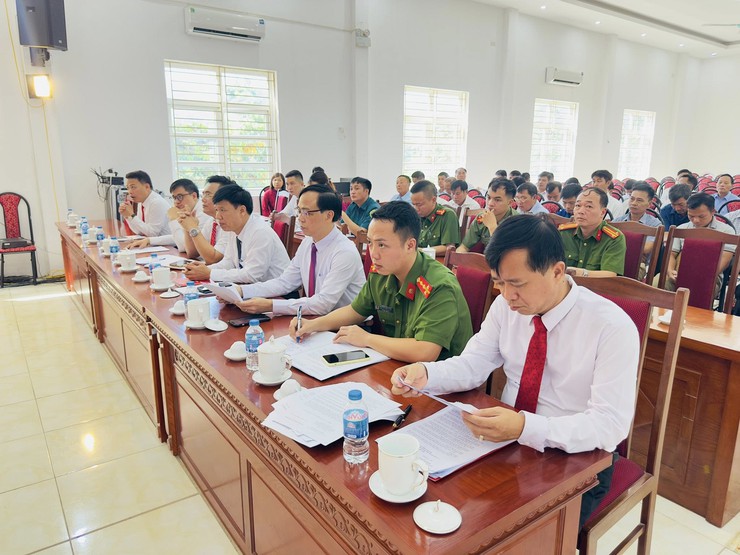 Đảng uỷ xã Ba Vì tổ chức Hội nghị công bố các quyết định thành lập Đảng bộ cơ sở, chi bộ cơ sở và các chi bộ trực thuộc Đảng uỷ.- Ảnh 8.