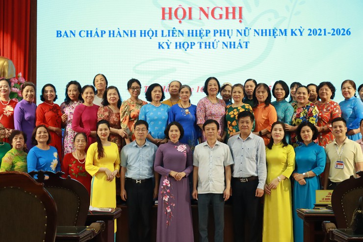 Kỳ họp lần thứ Nhất Ban chấp hành Hội LHPN phường Tây Hồ, nhiệm kỳ 2021-2026: Tăng cường đi cơ sở, nắm bắt từng khu vực để củng cố công tác Hội- Ảnh 7.