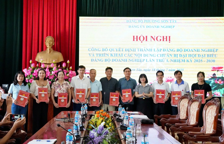 Phường Sơn Tây công bố Quyết định thành lập Đảng bộ Doanh nghiệp- Ảnh 2.