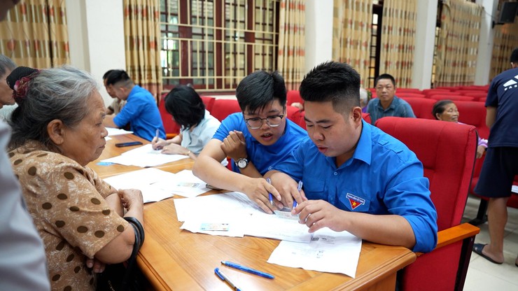 UBND xã Dương Hoà tổ chức tiếp nhận hồ sơ đề nghị hưởng trợ cấp hưu trí xã hội cho người đủ 75 tuổi trở lên trên địa bàn xã- Ảnh 2.