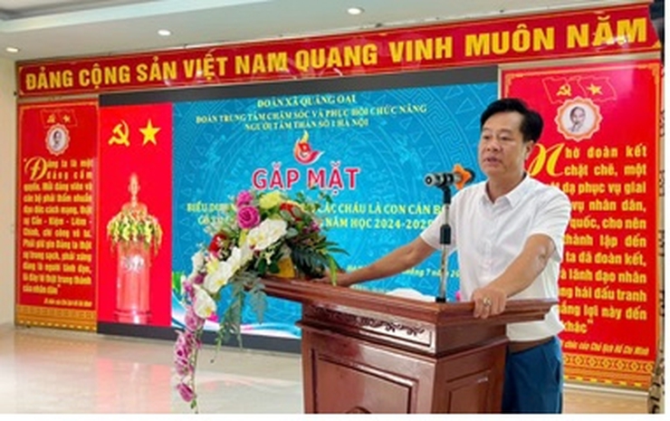 Khen thưởng các cháu là con cán bộ có thành tích cao trong năm học 2024-2025- Ảnh 1.