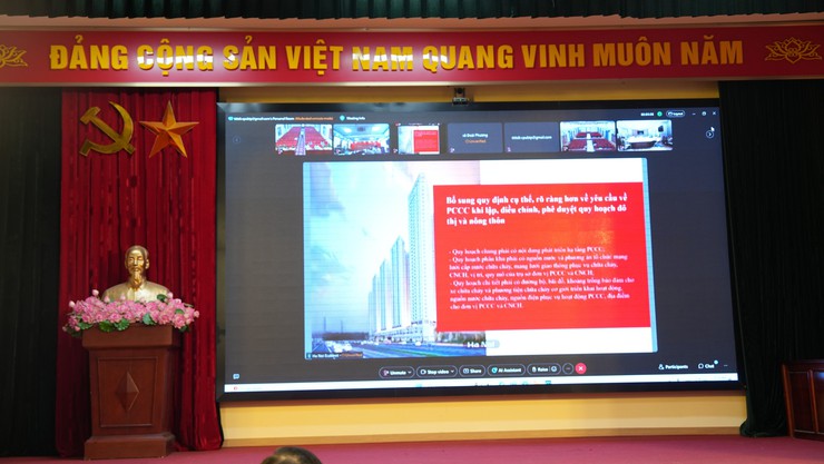 UBND thành phố tổ chức hội nghị trực tuyến phổ biến, quán triệt và tập huấn chuyên sâu Luật Phòng cháy, chữa cháy và cứu nạn, cứu hộ; các Nghị định, Thông tư hướng dẫn thi hành Luật PCCC và CNCH- Ảnh 3.