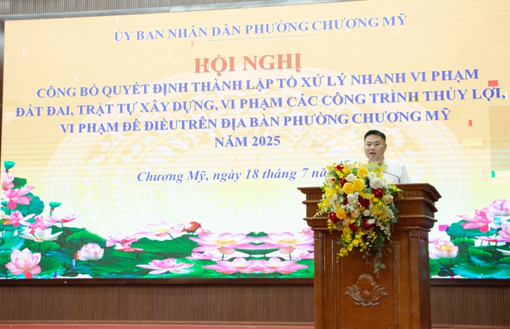 Chương Mỹ công bố quyết định thành lập Tổ công tác xử lý vi phạm trật tự xây dựng, đất đai, vi phạm các công trình thủy lợi, vi phạm đê điều năm 2025- Ảnh 1.