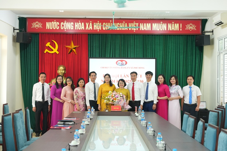 Đại hội Chi bộ Văn phòng Đảng ủy xã Phù Đổng lần thứ nhất, nhiệm kỳ 2025 -2030 thành công tốt đẹp- Ảnh 5.