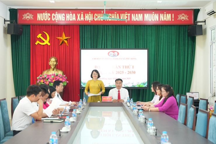 Đại hội Chi bộ Văn phòng Đảng ủy xã Phù Đổng lần thứ nhất, nhiệm kỳ 2025 -2030 thành công tốt đẹp- Ảnh 2.