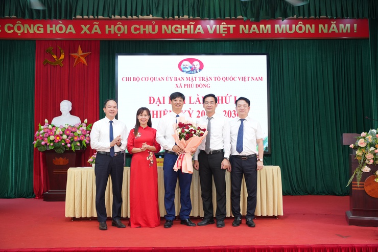 Đại hội chi bộ Cơ quan Ủy ban MTTQ xã Phù Đổng thành công tốt đẹp- Ảnh 5.