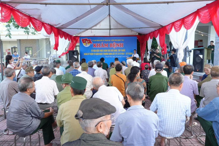 Xã Thanh Oai: Khám bệnh, tư vấn sức khoẻ, cấp thuốc cho gần 250 đối tượng chính sách- Ảnh 1.