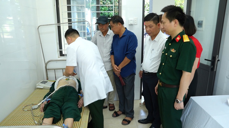 Xã Thanh Oai: Khám bệnh, tư vấn sức khoẻ, cấp thuốc cho gần 250 đối tượng chính sách- Ảnh 7.