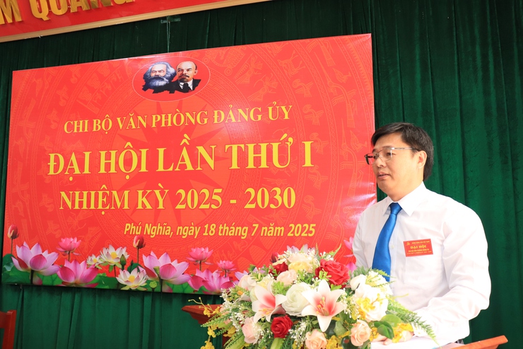 Chi bộ Văn phòng Đảng ủy xã Phú Nghĩa tổ chức thành công Đại hội lần thứ nhất, nhiệm kỳ 2025 – 2030

- Ảnh 3.