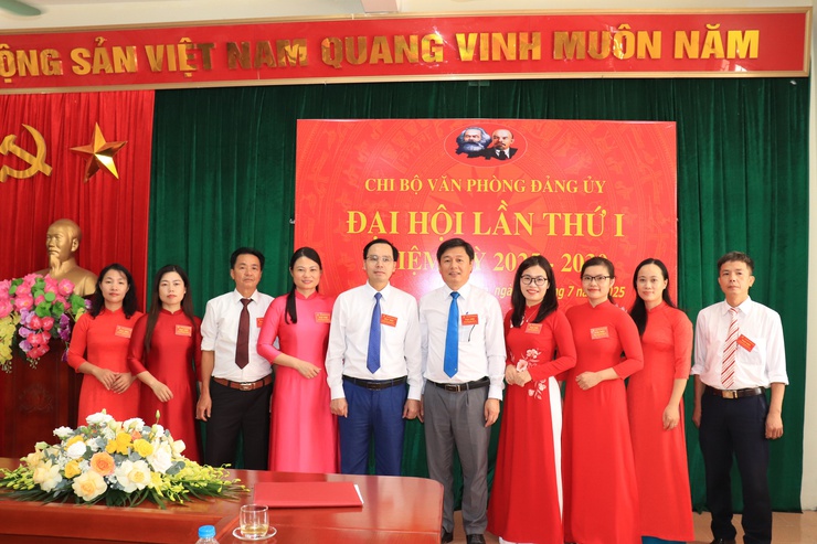 Chi bộ Văn phòng Đảng ủy xã Phú Nghĩa tổ chức thành công Đại hội lần thứ nhất, nhiệm kỳ 2025 – 2030

- Ảnh 5.
