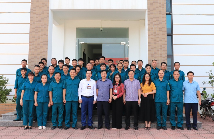 Ban thường vụ Đảng ủy Phú Nghĩa thăm và làm việc với cán bộ chiến sĩ Ban Chỉ huy quân sự xã- Ảnh 1.