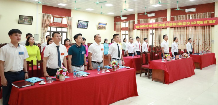Chi bộ UBND Minh Châu: Hạt nhân chuyển đổi số của địa phương- Ảnh 1.