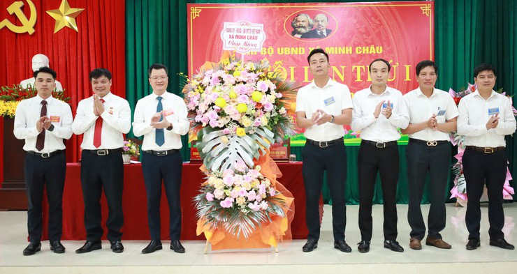 Chi bộ UBND Minh Châu: Hạt nhân chuyển đổi số của địa phương- Ảnh 7.