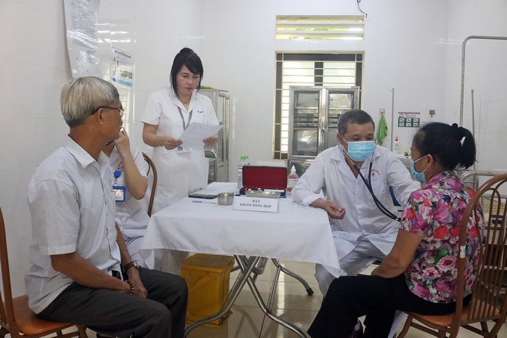Khám sức khoẻ, tri ân người có công với cách mạng nhân dịp kỷ niệm ngày Thương binh Liệt sỹ 27/7 ở xã Xuân Mai- Ảnh 6.