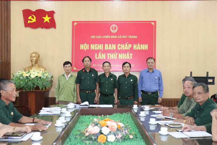 Hội Cựu chiến binh xã Bát Tràng công bố các quyết định về công tác cán bộ- Ảnh 1.