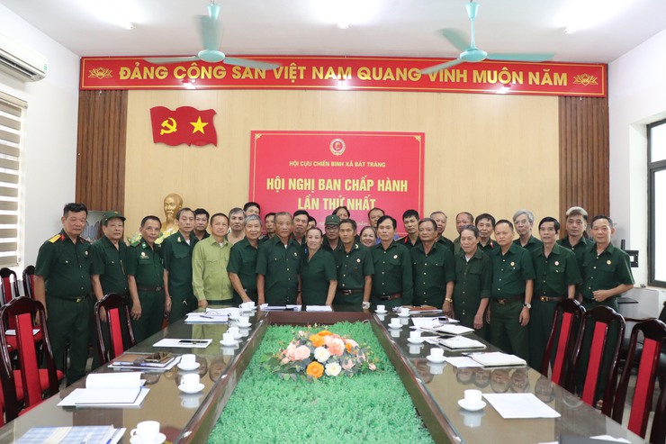Hội Cựu chiến binh xã Bát Tràng công bố các quyết định về công tác cán bộ- Ảnh 2.