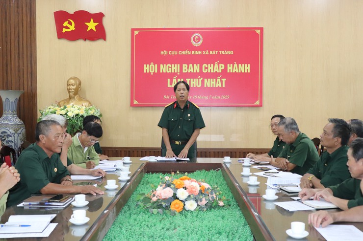Hội Cựu chiến binh xã Bát Tràng công bố các quyết định về công tác cán bộ- Ảnh 3.