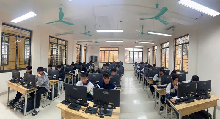 TRƯỜNG THPT LƯU HOÀNG ĐẠT TỶ LỆ 100% HỌC SINH ĐỖ TỐT NGHIỆP TRONG KỲ THI TỐT NGHIỆP NĂM 2025- Ảnh 3.