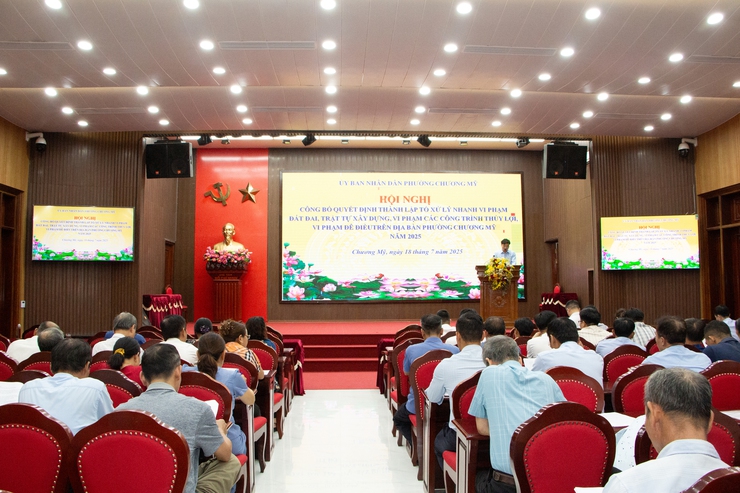 Chương Mỹ công bố quyết định thành lập Tổ công tác xử lý vi phạm trật tự xây dựng, đất đai, vi phạm các công trình thủy lợi, vi phạm đê điều năm 2025- Ảnh 2.