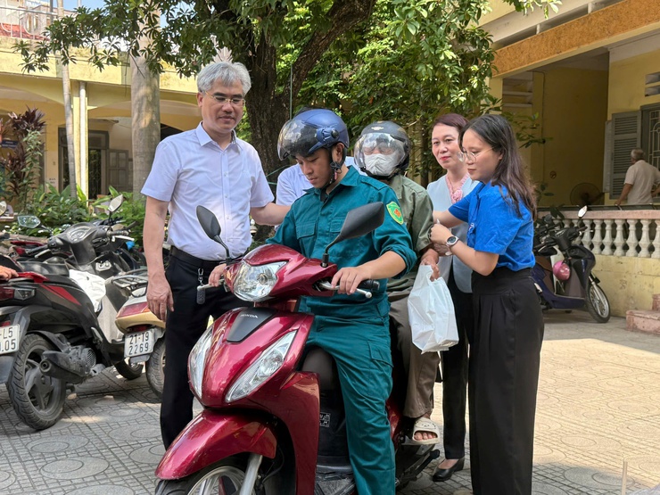 Phường Xuân Đỉnh tổ chức khám, cấp thuốc miễn phí cho người có công nhân dịp 27/7- Ảnh 11.
