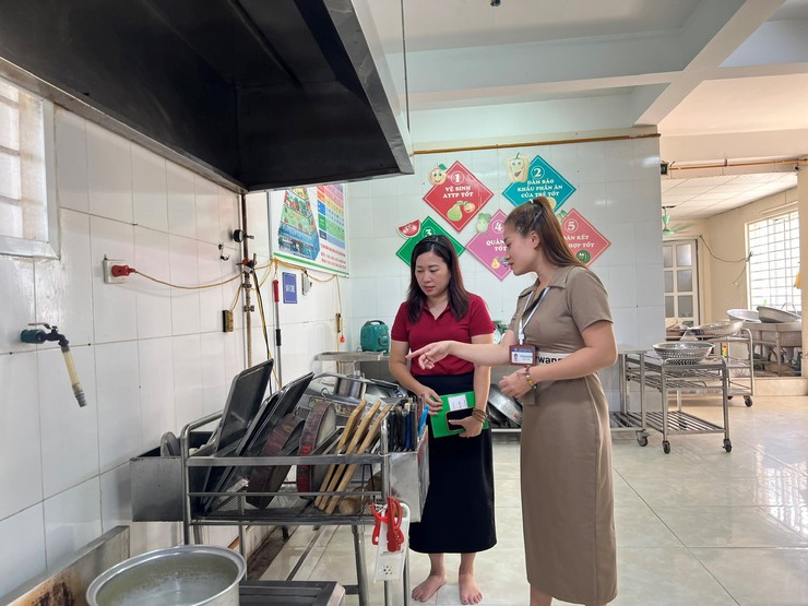 PHƯỜNG LÁNG KIỂM TRA CÔNG TÁC TUYỂN SINH ĐẦU CẤP TẠI MỘT SỐ TRƯỜNG HỌC, CƠ SỞ GIÁO DỤC TRÊN ĐỊA BÀN PHƯỜNG - Ảnh 2.