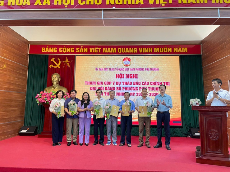 Hội nghị tham gia góp ý dự thảo báo cáo chính trị Đại hội Đảng bộ phường Phú Thượng lần thứ I, nhiệm kỳ 2025 - 2030- Ảnh 2.