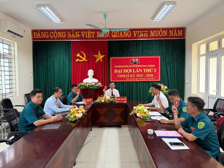 Đại hội Chi bộ Quân sự phường Phú Lương lần thứ Nhất, nhiệm kỳ 2025 - 2030: Đoàn kết - Bản lĩnh - Phát triển- Ảnh 2.