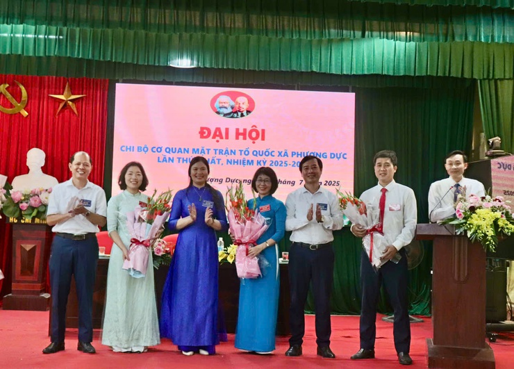 Chi bộ cơ quan MTTQ xã Phượng Dực tổ chức Đại hội lần thứ nhất
nhiệm kỳ 2025-2030
- Ảnh 2.