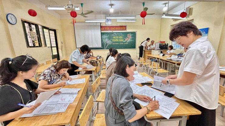 PHƯỜNG LÁNG KIỂM TRA CÔNG TÁC TUYỂN SINH ĐẦU CẤP TẠI MỘT SỐ TRƯỜNG HỌC, CƠ SỞ GIÁO DỤC TRÊN ĐỊA BÀN PHƯỜNG - Ảnh 4.
