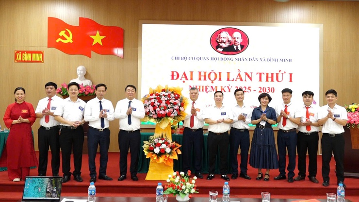 Chi bộ cơ quan Hội đồng nhân dân (HĐND) xã Bình Minh long trọng tổ chức Đại hội lần thứ I, nhiệm kỳ 2025–2030.- Ảnh 1.
