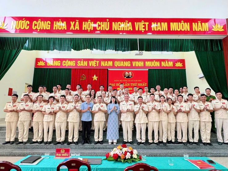 Vững bước dưới mái nhà chung của Đảng bộ Công an xã Nam Phù, vững tin vì bình yên cuộc sống của Nhân dân- Ảnh 1.