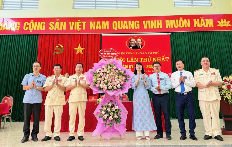 Vững bước dưới mái nhà chung của Đảng bộ Công an xã Nam Phù, vững tin vì bình yên cuộc sống của Nhân dân- Ảnh 2.