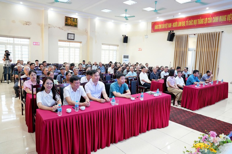 Sơn Tây tổ chức khám bệnh, tặng quà cho các đối tượng chính sách, người có công- Ảnh 1.