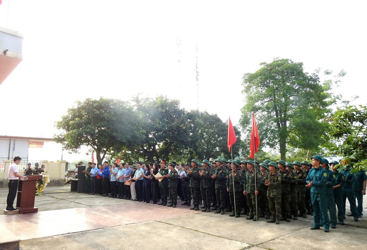 NHIỀU HOẠT ĐỘNG THIẾT THỰC ĐƯỢC TRIỂN KHAI TRONG CHƯƠNG TRÌNH HÀNH QUÂN DÃ NGOẠI GIỮA XÃ TRUNG GIÃ VÀ LỮ ĐOÀN 86- Ảnh 1.