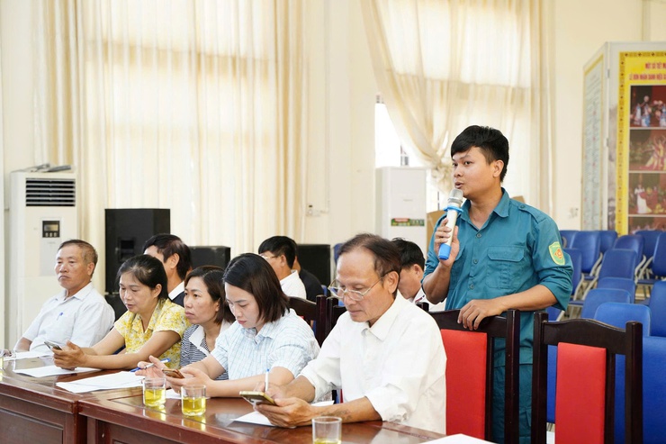 Hội nghị làm việc với các đồng chí không chuyên trách chuyển công tác về xã Chuyên Mỹ
- Ảnh 1.