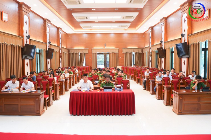 Hội nghị triển khai thực hiện nhiệm vụ trọng tâm về công tác PCCC&CNCH sau khi thành lập chính quyền địa phương 2 cấp và hướng dẫn Luật và tuyên truyền PCCC&CNCH trên địa bàn xã Quốc Oai- Ảnh 1.